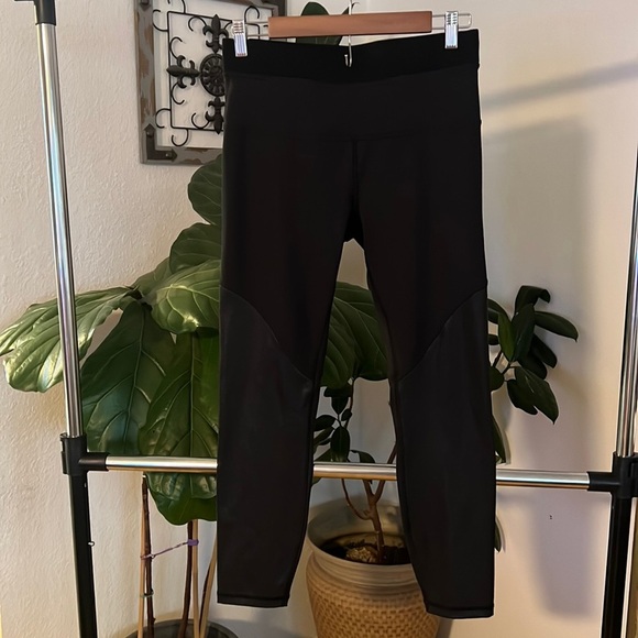lululemon athletica Pants - Lululemon Athletica Leggings Black. Size 8